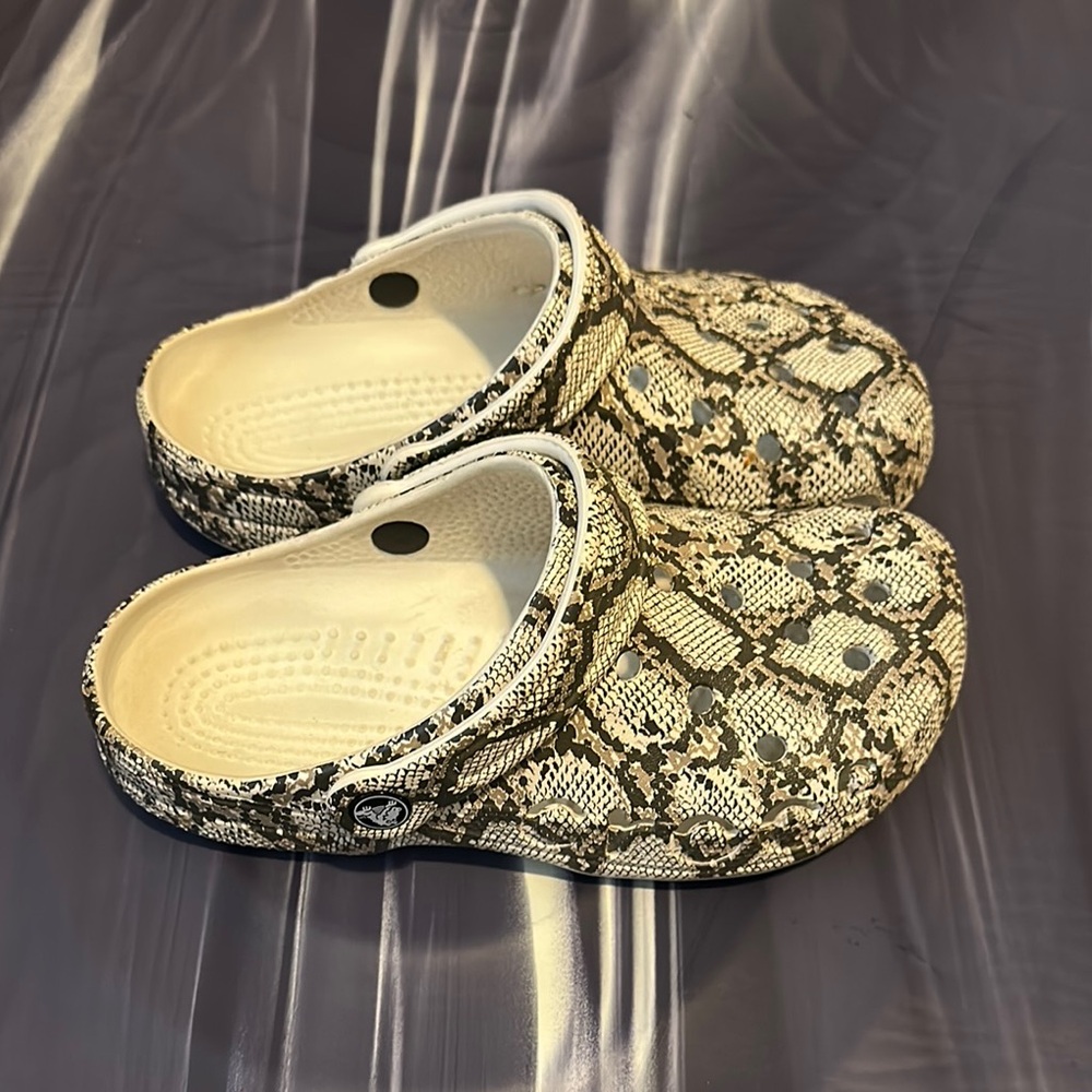 Reptile Pattern Clogs